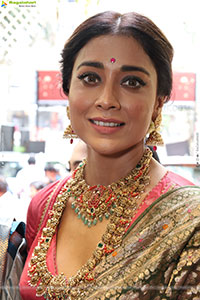Shriya Saran at Mandira Jewellery Showroom Launch