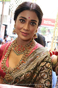 Shriya Saran at Mandira Jewellery Showroom Launch