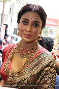 Shriya Saran at Mandira Jewellery Showroom Launch