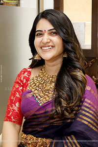 Sravanthi Chokarapu at Mandira Showroom Launch, HD Gallery 