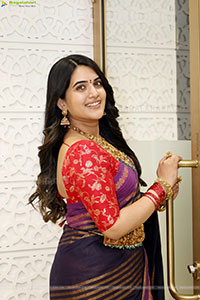 Sravanthi Chokarapu at Mandira Showroom Launch, HD Gallery 