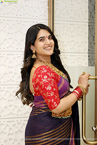 Sravanthi Chokarapu at Mandira Showroom Launch, HD Gallery 