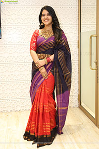 Sravanthi Chokarapu at Mandira Showroom Launch, HD Gallery 