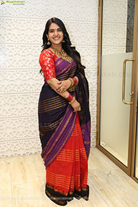 Sravanthi Chokarapu at Mandira Showroom Launch, HD Gallery 