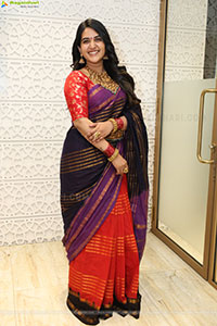 Sravanthi Chokarapu at Mandira Showroom Launch, HD Gallery 