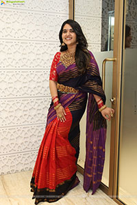 Sravanthi Chokarapu at Mandira Showroom Launch, HD Gallery 