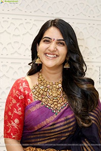 Sravanthi Chokarapu at Mandira Showroom Launch, HD Gallery 
