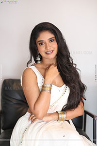 Vedha Jalandharr at Ameer Log Teaser Launch Event