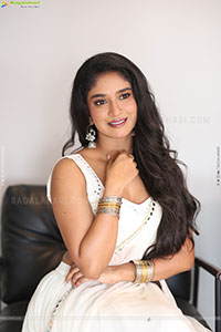 Vedha Jalandharr at Ameer Log Teaser Launch Event
