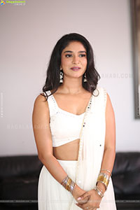 Vedha Jalandharr at Ameer Log Teaser Launch Event