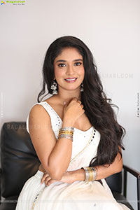 Vedha Jalandharr at Ameer Log Teaser Launch Event