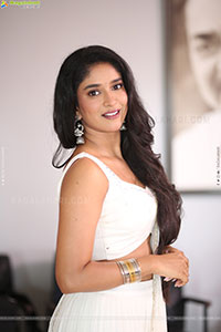 Vedha Jalandharr at Ameer Log Teaser Launch Event