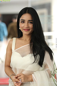 Vishakha Dhiman Beautiful stills in White Organza Saree