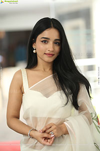 Vishakha Dhiman Beautiful stills in White Organza Saree