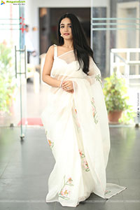 Vishakha Dhiman Beautiful stills in White Organza Saree