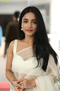 Vishakha Dhiman Beautiful stills in White Organza Saree