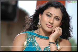 Malavika Photo Gallery/Wallpapers from Samrajyam