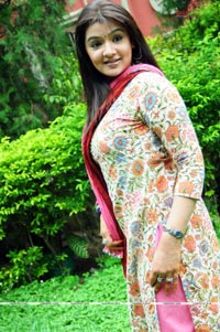 Aarti Agarwal at Neelaveni Press Meet