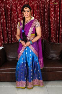 Aarti Agarwal Photo Gallery from Neelaveni