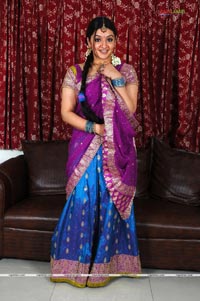 Aarti Agarwal Photo Gallery from Neelaveni