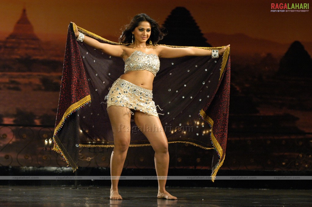 Anushka Shetty Dance Stills, Photo Gallery, Images