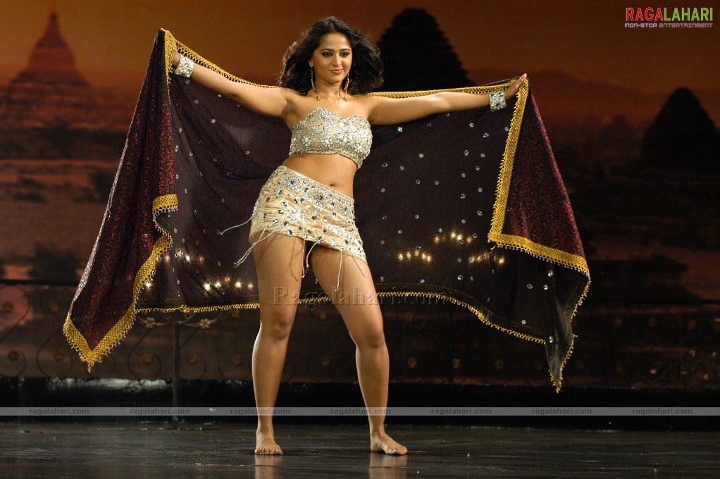 Anushka Shetty Dance Stills, Photo Gallery, Images