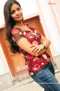 Swathi at Kalavaramaye Madilo Press Meet