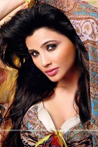 Daisy Shah Photo Gallery