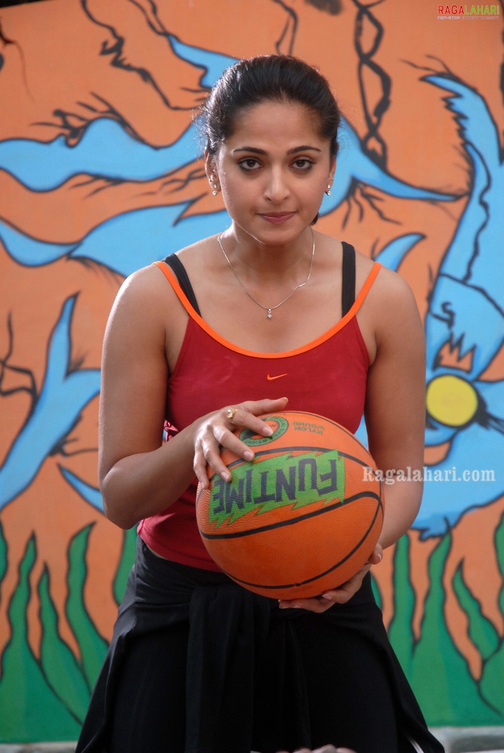 Anushka Shetty Vaanam Movie Stills, HD Gallery, Images