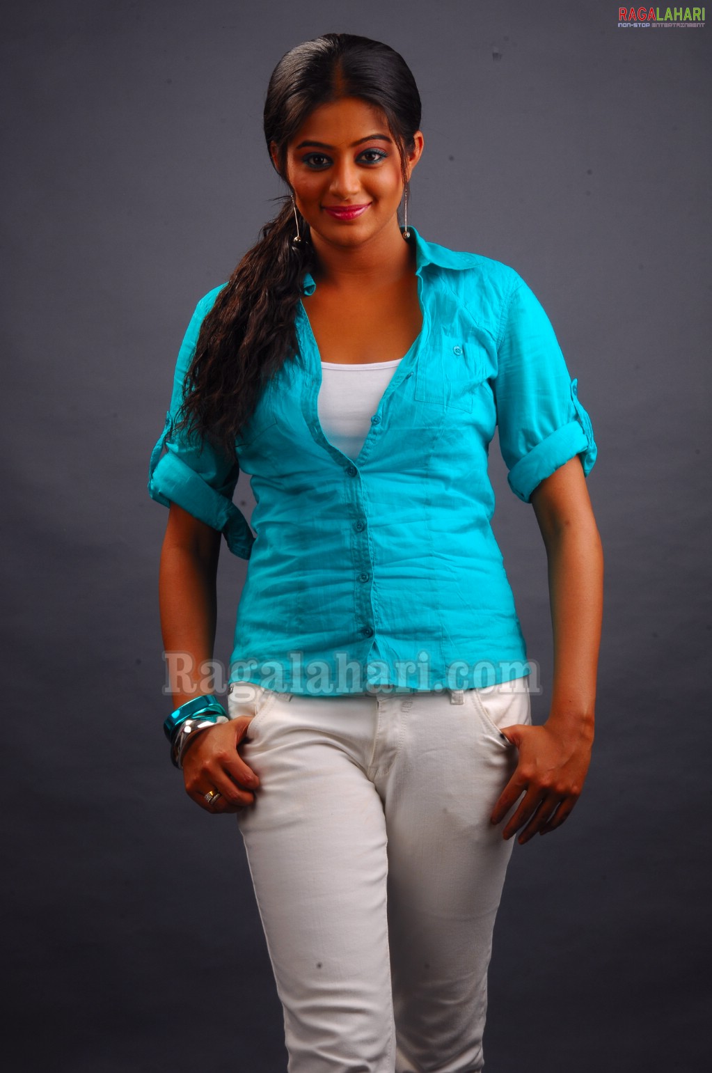 Priyamani, Priya Vasudev Mani Iyer, HD Gallery, Images