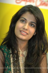 Shreya Dhanwanthary