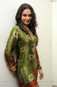 Andrea Jeremiah at Dhada Audio Release