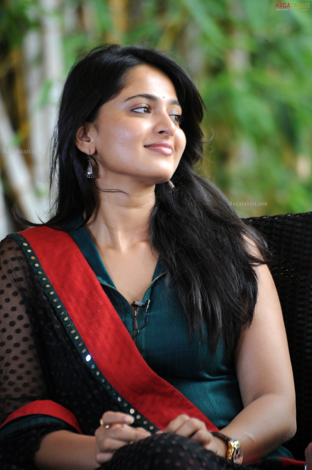 Anushka at Naanna Promotion, HD Gallery, Images