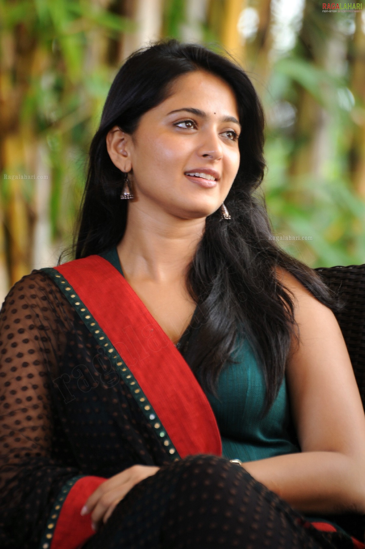 Anushka at Naanna Promotion, HD Gallery, Images