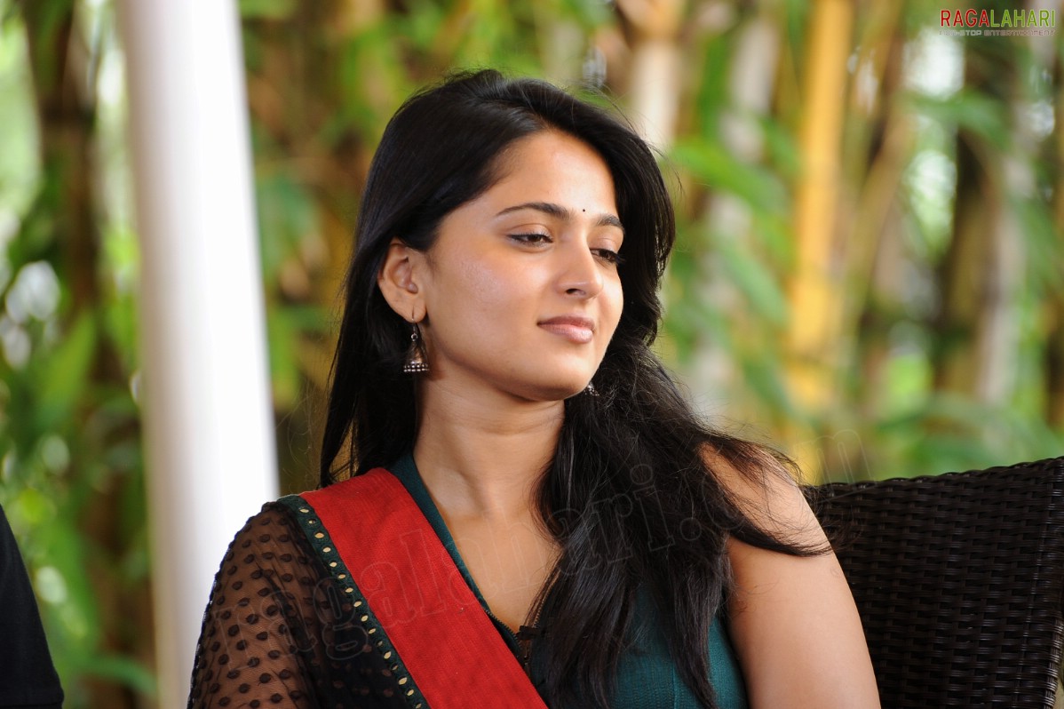Anushka at Naanna Promotion, HD Gallery, Images