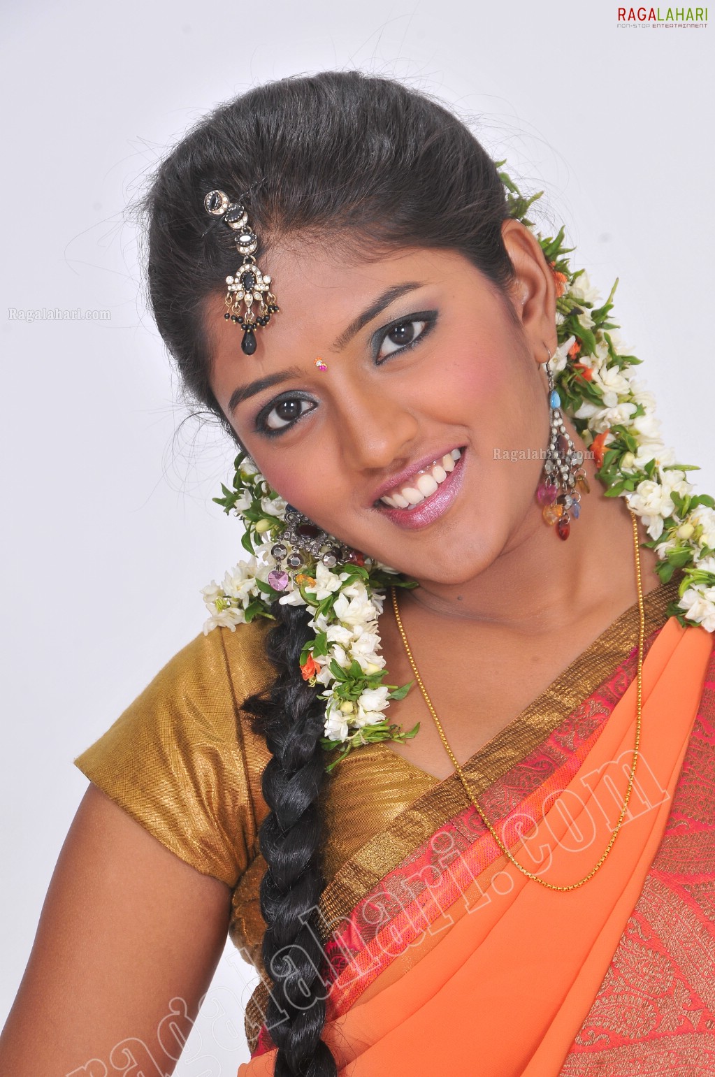 Eesha Rebba in Traditional Saree Exclusive Photo Shoot