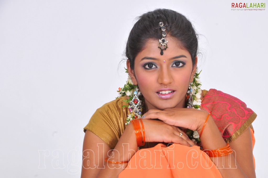 Eesha Rebba in Traditional Saree Exclusive Photo Shoot