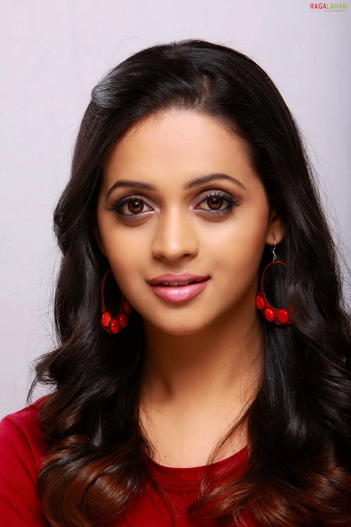 Bhavana in T Shirt, Photo Gallery, Images
