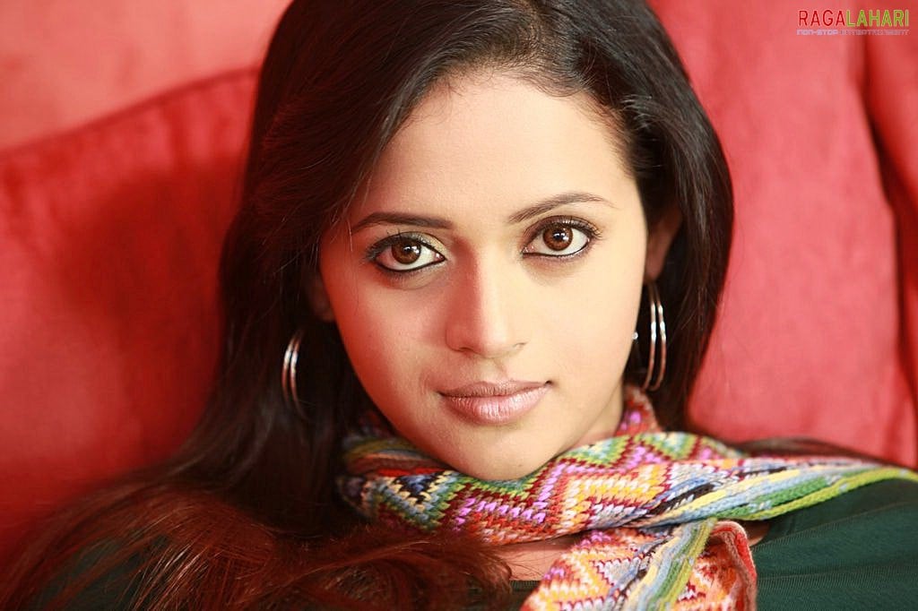 Bhavana in T Shirt, Photo Gallery, Images