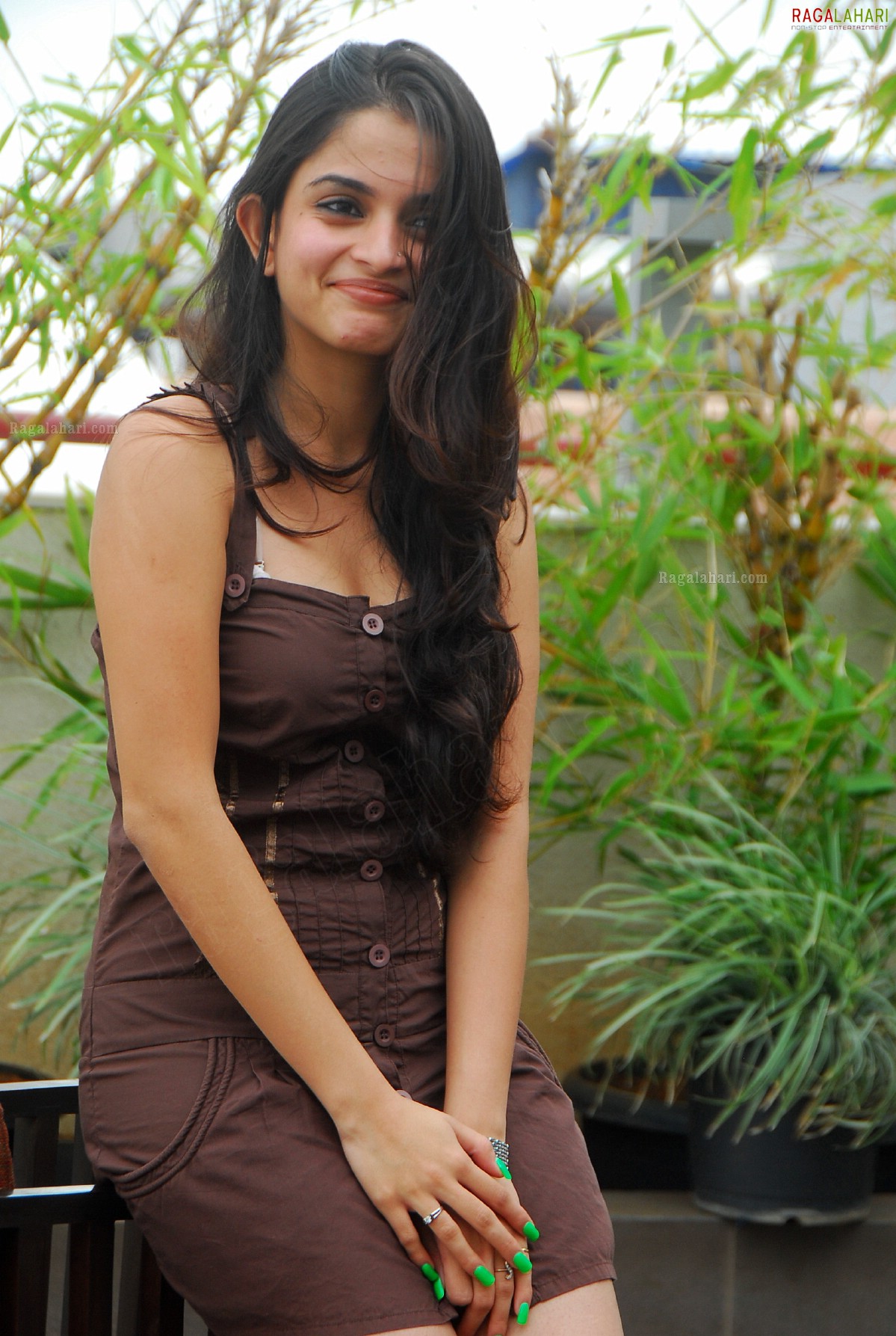 Sheena Shahabadi (Hi-Res)