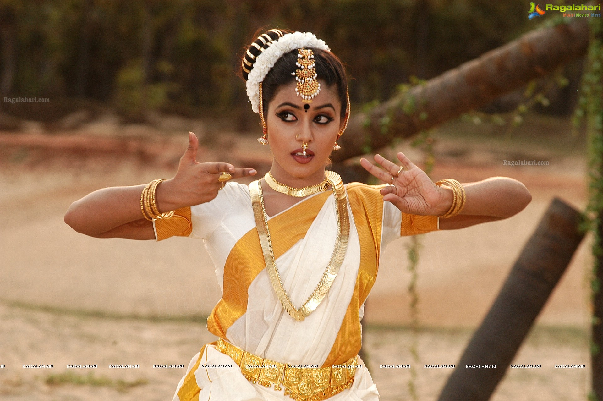 Poorna - HD Gallery