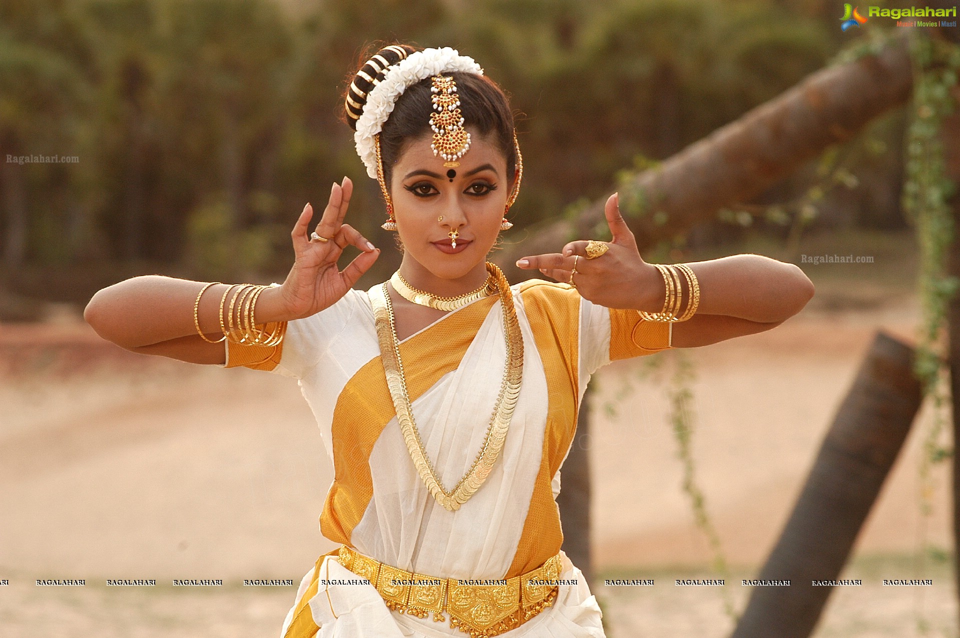 Poorna - HD Gallery