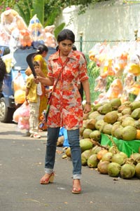 Hot Shriya in Pista - High Definition Photos