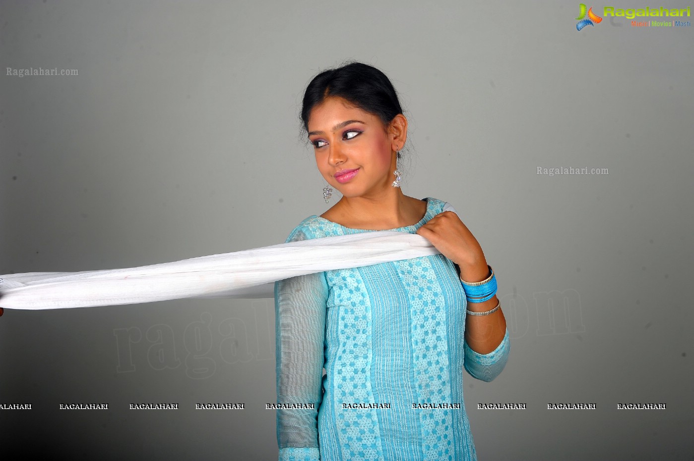 Niti Taylor (Posters)