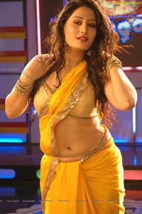 Kareena Kapoor look alike Item Girl Ajju Photos