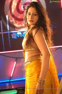 Kareena Kapoor look alike Item Girl Ajju Photos
