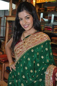 Hyderabad Model Annie in Saree Photos
