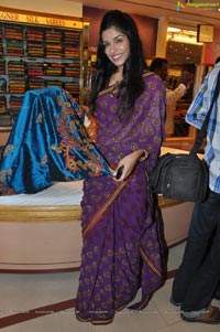 Hyderabad Model Annie in Saree Photos