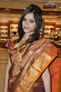 Hyderabad Model Himani Singh in Saree Photos