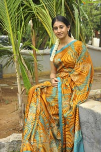 Chi La Sow Sravanthi Serial Actress Meena Kumari Photos